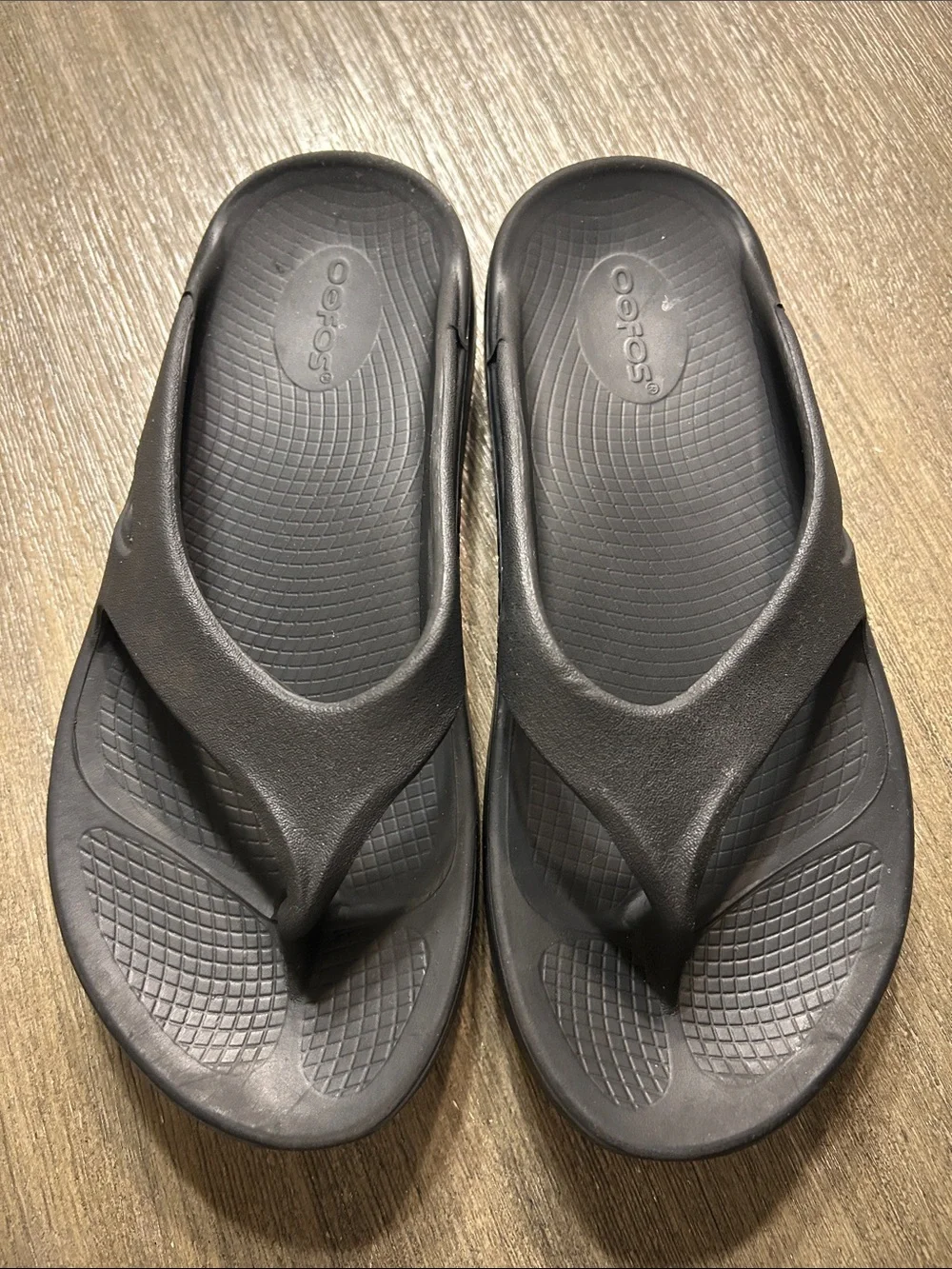 OOFOS Men's Black Recovery Thong Sandals